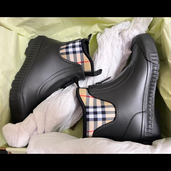 NIB Authentic  Burberry Vintage check neoprene and rubber rain boots - Picture 4 of 10